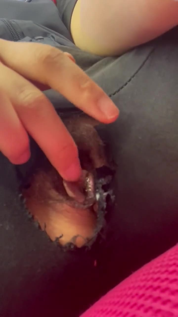 편의점 알바생 자기꺼 몰래 만지기